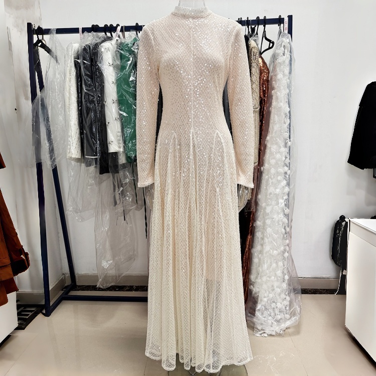 Wedding Supply Factory - ชุดราตรีตาข่ายปักเลื่อมสุดหรูทันสมัยปี 2026 พร้อมกระโปรงบานเต็มตัว จัดส่งโดยตรงจากโรงงาน ชุดแต่งงานเจ้าสาวแบบเรียบหรู รับสั่งตัดตามแบบ