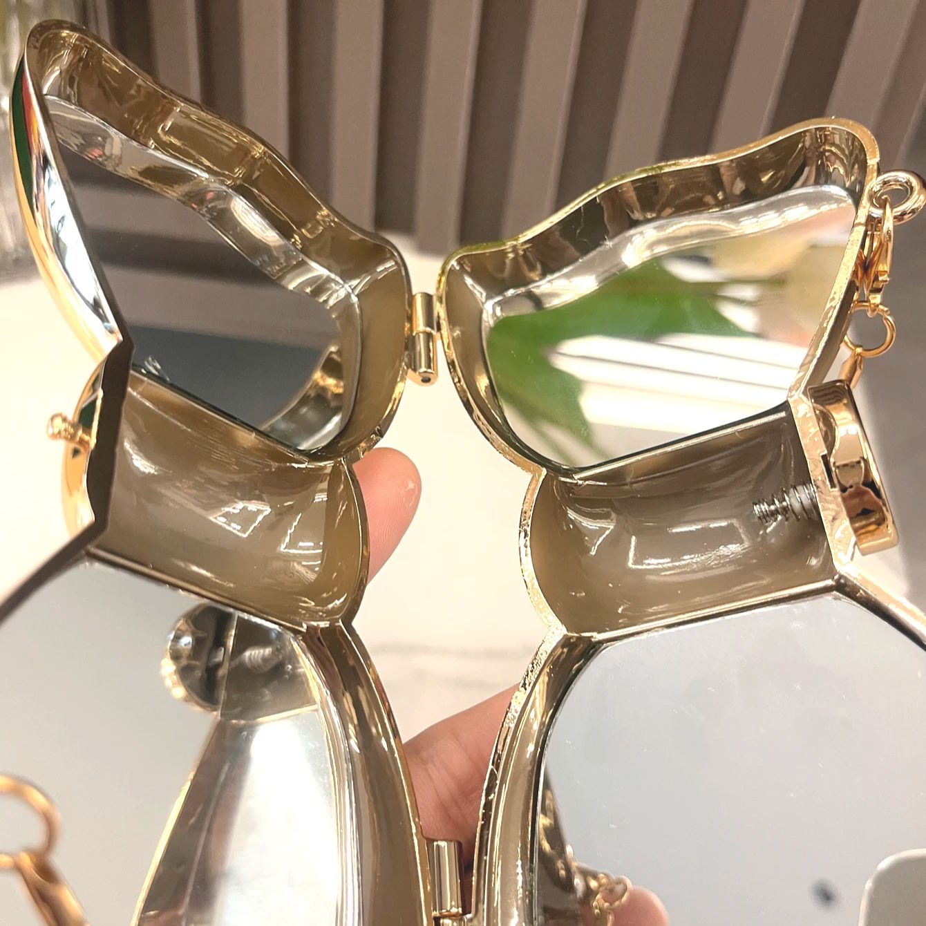 Golden กระเป๋ากระเป๋าและกระเป๋ - Wedding Vendor บทวิจารณ์และราคา